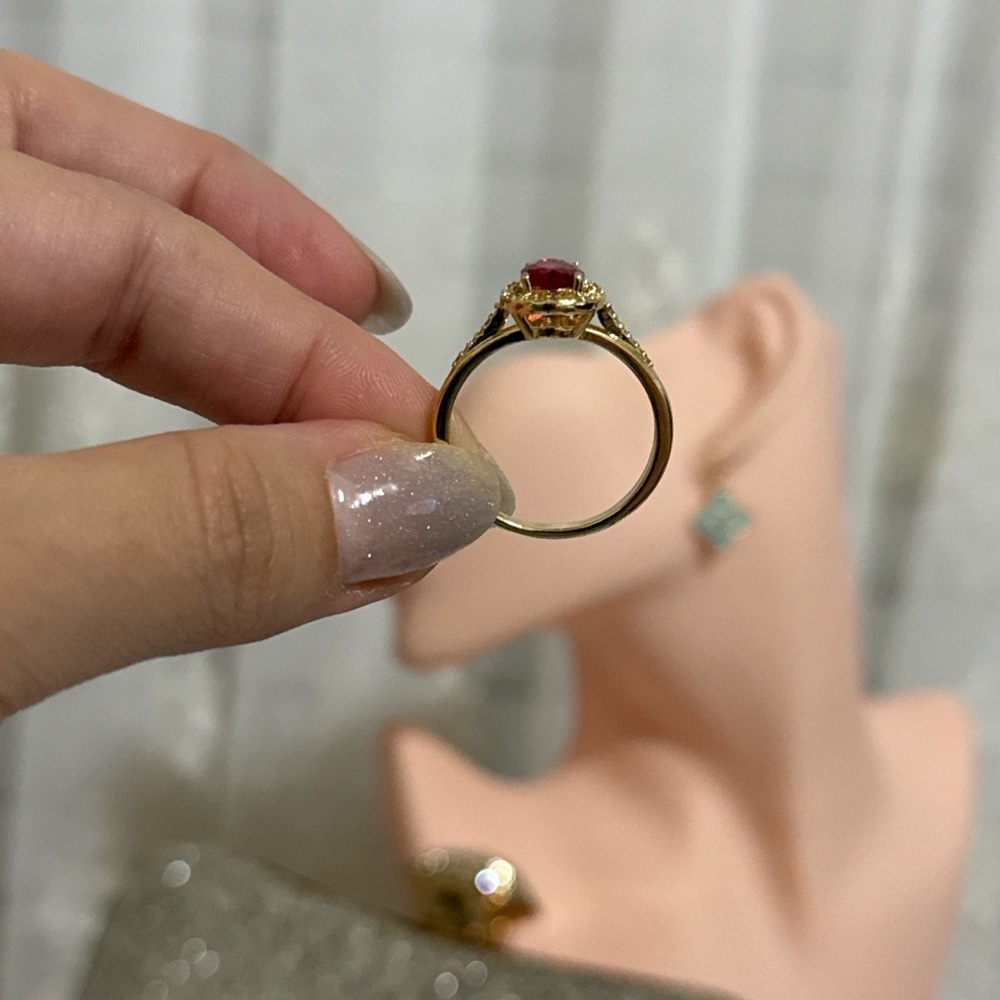 ⚜️ Elegant Gold and Red Gemstone Ring - Picture 5 of 5